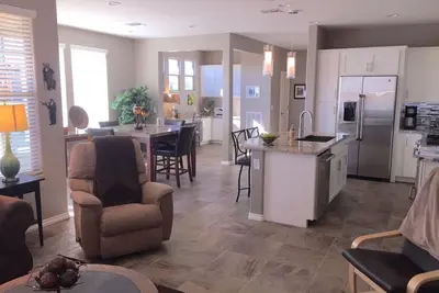 Image de Encanterra - Détendez-vous dans le confort dans un Oasis Desert