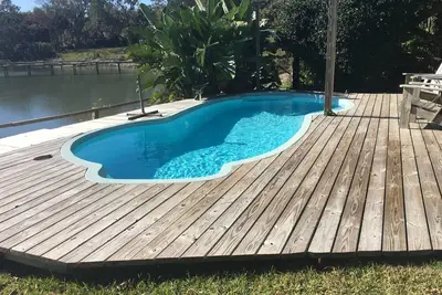 Accueil Waterfront - Avec piscine privée isolée sur la belle rivière Half Moon