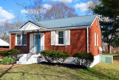 Image de Cozy Cottage 8 miles du centre-ville de Nashville