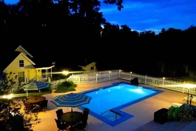 Image de Près des villages / Ocala / Doe Lake - 7 Suites * Piscine * Cuisine ÉNORME * Groupes Aimez-Nous