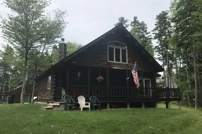 Image de Cabin Waterfront Connexion avec ponton privé et salle de jeux