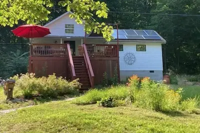 Image de White Rock Cabin, sur la rivière Tye