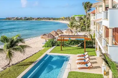 Image de Uniqe Luxueux et directement sur la plage avec Kayak / Vélos / Piscine