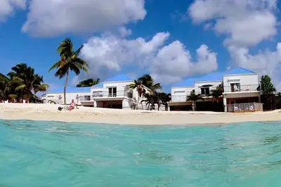 Image de Superbe villa en bord de mer n ° 9 à «Villas on Great Bay»