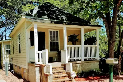 Image de Nouveau! Bungalow confortable - centre-ville d'Atlanta