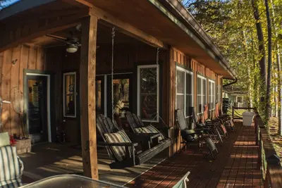 Image de Cabine de contentement sur le lac Hartwell