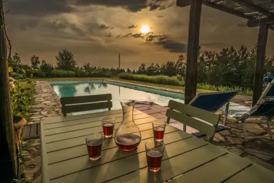 Villa sans étage, calme, vue panoramique, piscine privée 6x16m, spa & jardin 3ha