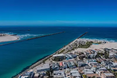 Image de Deux suites Penthouse au dernier étage ~ Vues panoramiques sur l'océan pouvant accueillir jusqu'à 24 personnes!