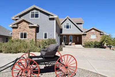 Image de Chambre privée spacieuse et belle située à seulement 30 minutes de Sion!