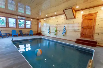 Image de Une vue paradisiaque ~ 6 Br, 6. 5 Cabine de bain avec piscine intérieure, théâtre, salle de jeux, et bain à remous ~ 28 personnes