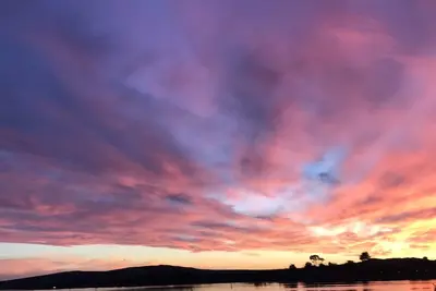 Image de Récemment rénové avec un confort moderne et un charme côtier!