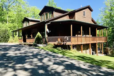 Image de Stones Throw, un refuge de montagne confortable et spacieux!