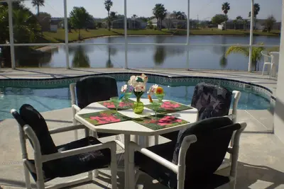 Image de Souvenirs familiaux / Piscine privée / Vue sur le lac / Ac / Grill / Wifi gratuit / Télévision par câble / Salle de jeux.