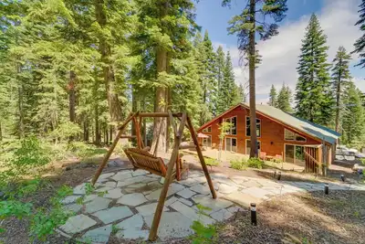 Image de Nouveau! Truckee Cabin w / Cheminées à proximité des stations de ski!