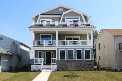 Image de Just Listed: Nouvelle construction au coeur de Brigantine!