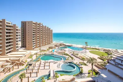 Image de 3ème étage 2 lits 2 salles de bain plus chambre avec lits superposés Las Palomas Opalo immense patio