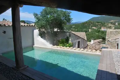 Image de Maison de charme piscine  sur le toit vue ventoux