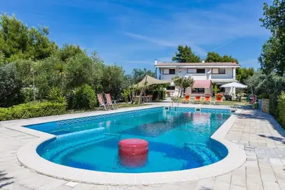 Image de Villa Claudia avec vue sur la mer, piscine, air conditionné, à 5 minutes des plages de Alba Adriatica