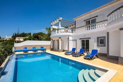 Image de Nº23 Golfe Santo Antonio - Villa joliment meublée avec 3 chambres et vue sur la piscine, la mer et le golf!