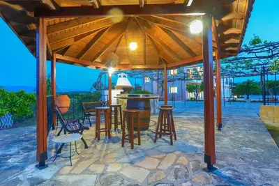 Image de Villa Athina Finiki: Piscine privée et jardins, A / C, Wi Fi, vue sur la mer