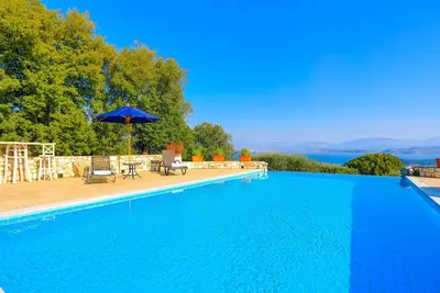 Image de Helona: Villa Estate, piscine chauffée, vue imprenable, A / C