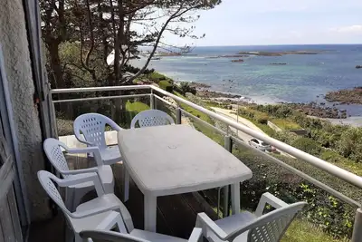Maison en vue mer exeptionnelle, une plage de sable sous le balcon
