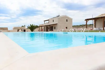 Harmony, maison Emotion of Barone, villa avec piscine, vue mer, wifi gratuit