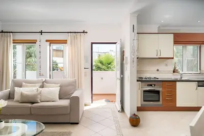 Image de Apartment with Wi-Fi | A/C | shared pool | within city walls [Rlag28]