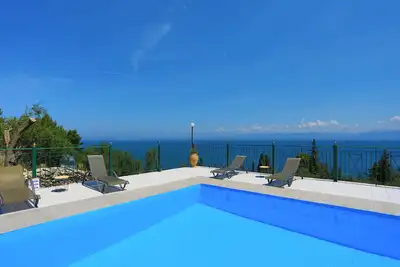 Image de Antigoni Villa Tria: vue imprenable, piscine partagée