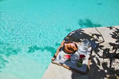 Piscine commune, A / C, jardins privés, près de la plage