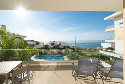 Image de Apartment with free Wi-Fi | A/C | shared pool | near beach | sea view [Rlag72]