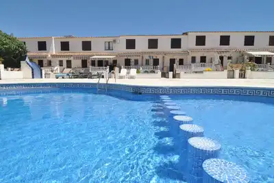 Image de Maison avec piscine communautaire et parking