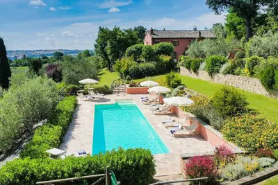 Image de Villa avec piscine à Mondavio, immergée dans la belle campagne des Marches