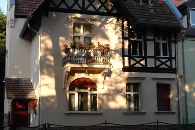 Image de Appartement de charme dans manoir de style Tudor (à seulement 15 minutes à Prenzlauer Berg)