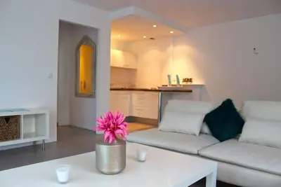 Image de Appartement avec piscine communautaire, récemment rénové.