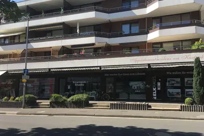 Appartement situé près de la spa avec piscine et sauna dans la maison.