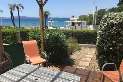 Image de Sea-view apartment facing Toulon harbor. Sandy beach 10 m away.