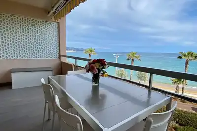 Image de Magnifique Appt Vue et Bord de mer/plage, CLIMatisation, Parking Privé et Wifi!
