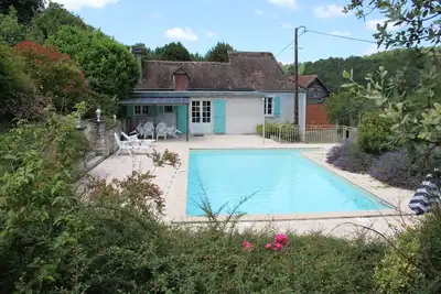 Image de Gîte au calme avec piscine et étang de pêche totalement privés près de Lascaux.