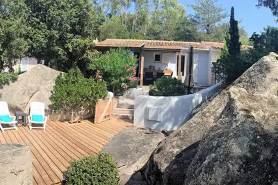 Image de 100 mètres de la plage de Santa Guilia, grand confort, salon de jardin, barbecue