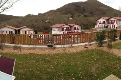 Appartement basque avec jardin et vue sur la montagne, proche de l'océan
