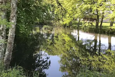 Image de Grande maison dans les bois sur les chemins de Colette & du Château de Guedelon<br>