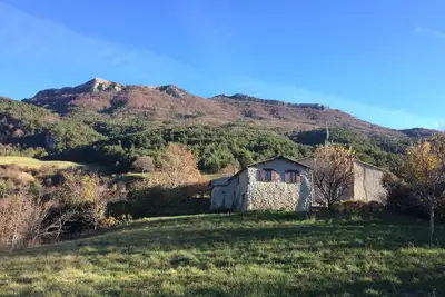 Image de Grande propriété pleine de charme et de caractère dans un cadre splendide