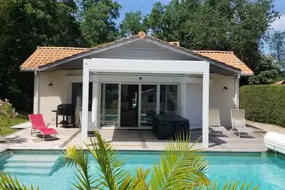 Image de Villa sur le golf au calme, 3 chambres, piscine privée chauffée, wifi, jardin