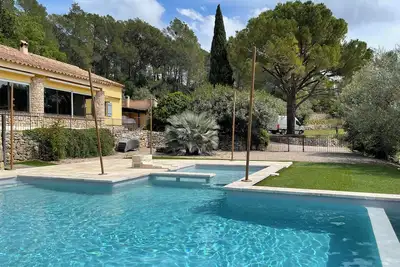 Image de Villa provençale sur un domaine de 4 ha de vignes et d'oliviers