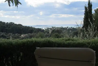 Image de Maison dans propriété familiale, vue mer et colline, 3 kms Sanary sur Mer