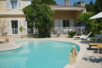 Image de Villa avec piscine prive 5 pièce (5 clim) Wifi parking (Villeneuve Loubet)