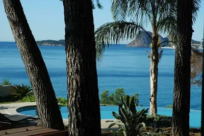 Image de Villa contemporaine, vue mer exceptionnelle, piscine à débordement