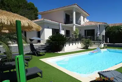 Image de Pezenas, Spacieuse villa, piscine privée chauffée, calme, proche tout commerces.