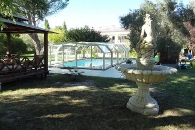 Image de Gîte avec piscine couverte et chauffée, jacuzzi, 10 couchages, Avignon
